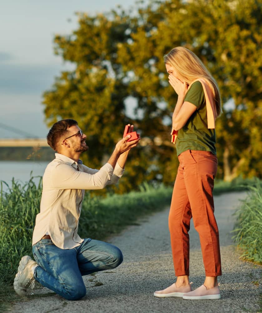 Man proposing to a woman - long-term commitment
